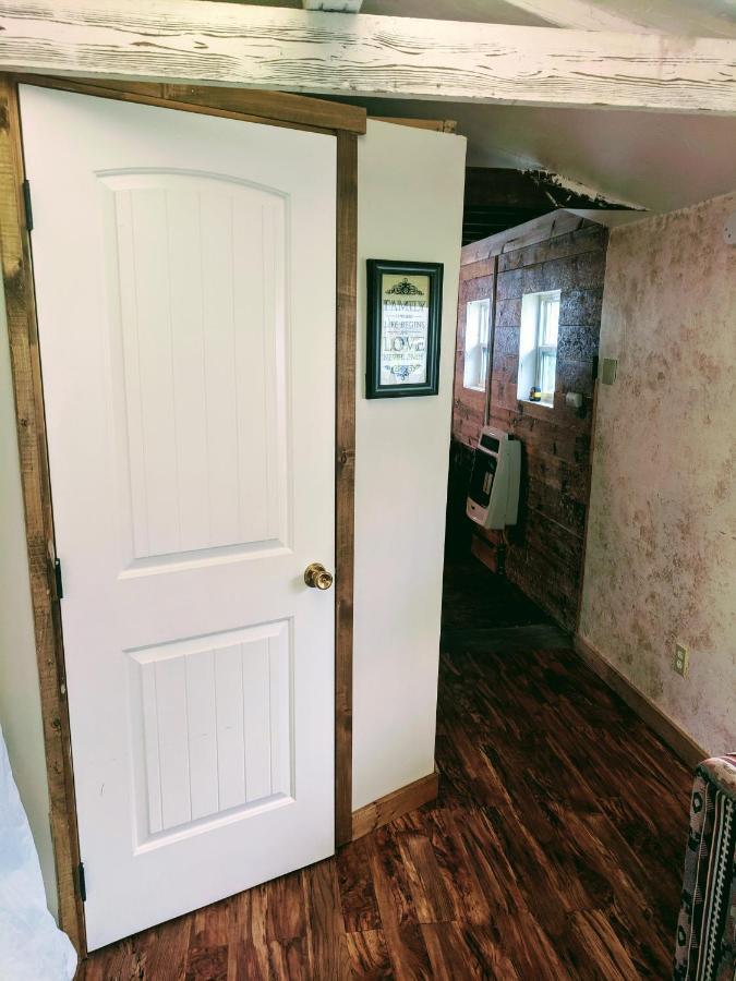 Three Bears Inn Saint Anthony Exterior photo